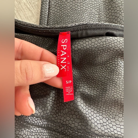 Like New Spanx Slimming Faux Leather Croc Black High Waisted Leggings - Picture 4 of 5